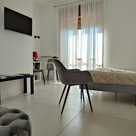 Bed and Breakfast Oasi Al Centro Con Parcheggio Salerno Exterior foto