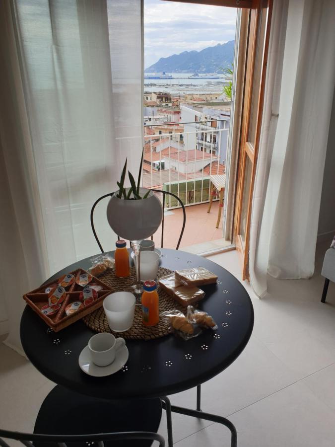 Bed and Breakfast Oasi Al Centro Con Parcheggio Salerno Exterior foto