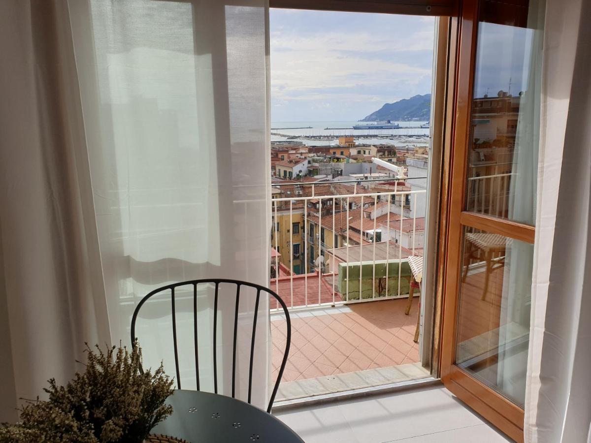 Bed and Breakfast Oasi Al Centro Con Parcheggio Salerno Exterior foto