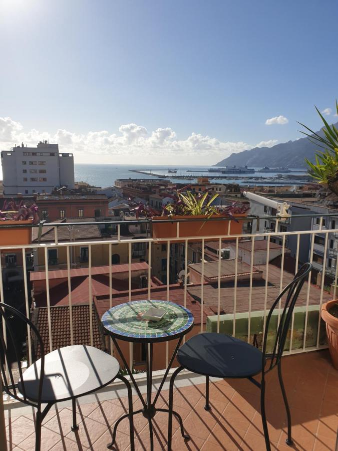 Bed and Breakfast Oasi Al Centro Con Parcheggio Salerno Exterior foto