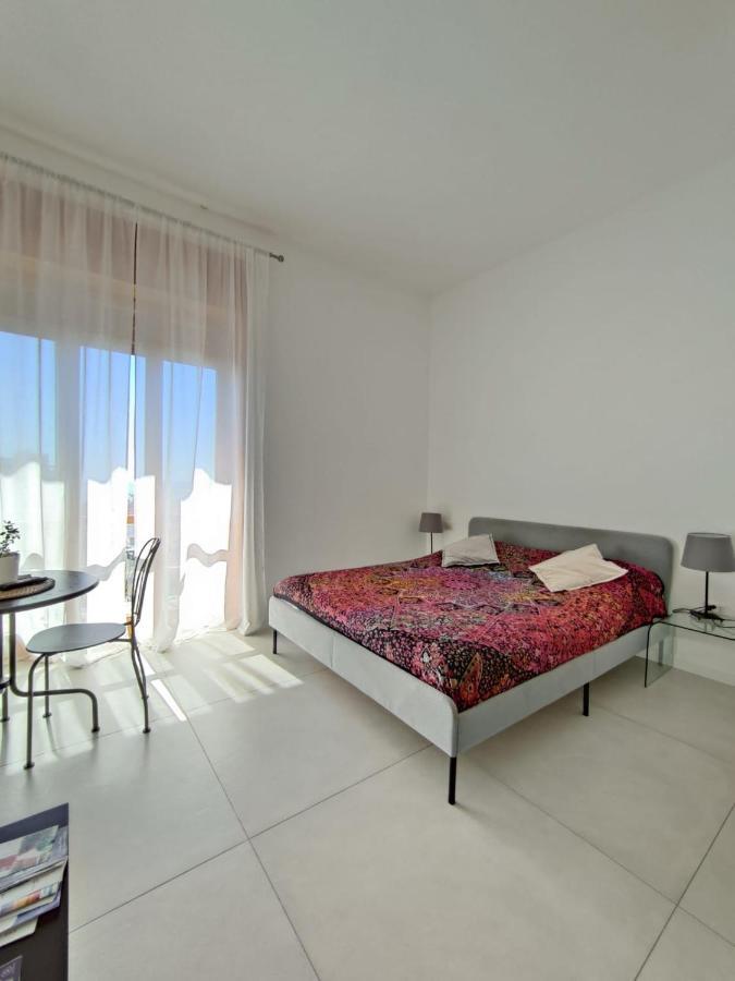 Bed and Breakfast Oasi Al Centro Con Parcheggio Salerno Exterior foto