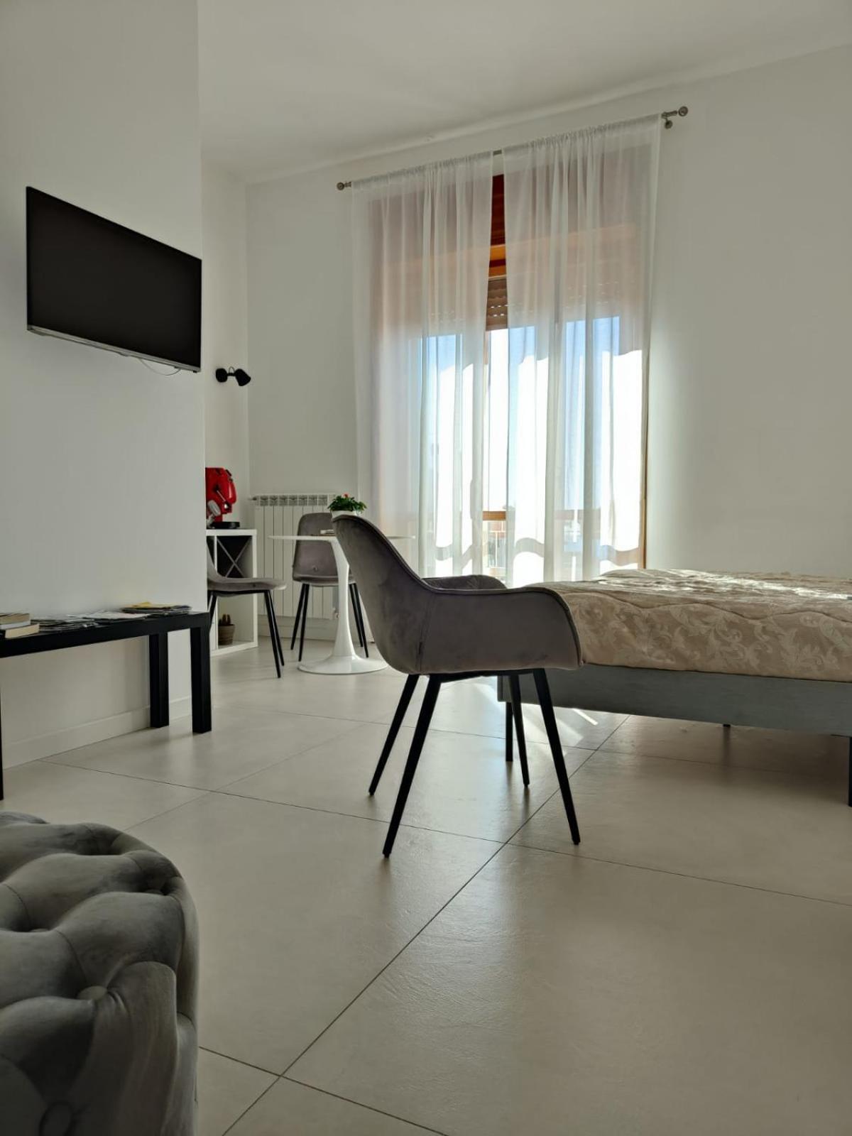 Bed and Breakfast Oasi Al Centro Con Parcheggio Salerno Exterior foto