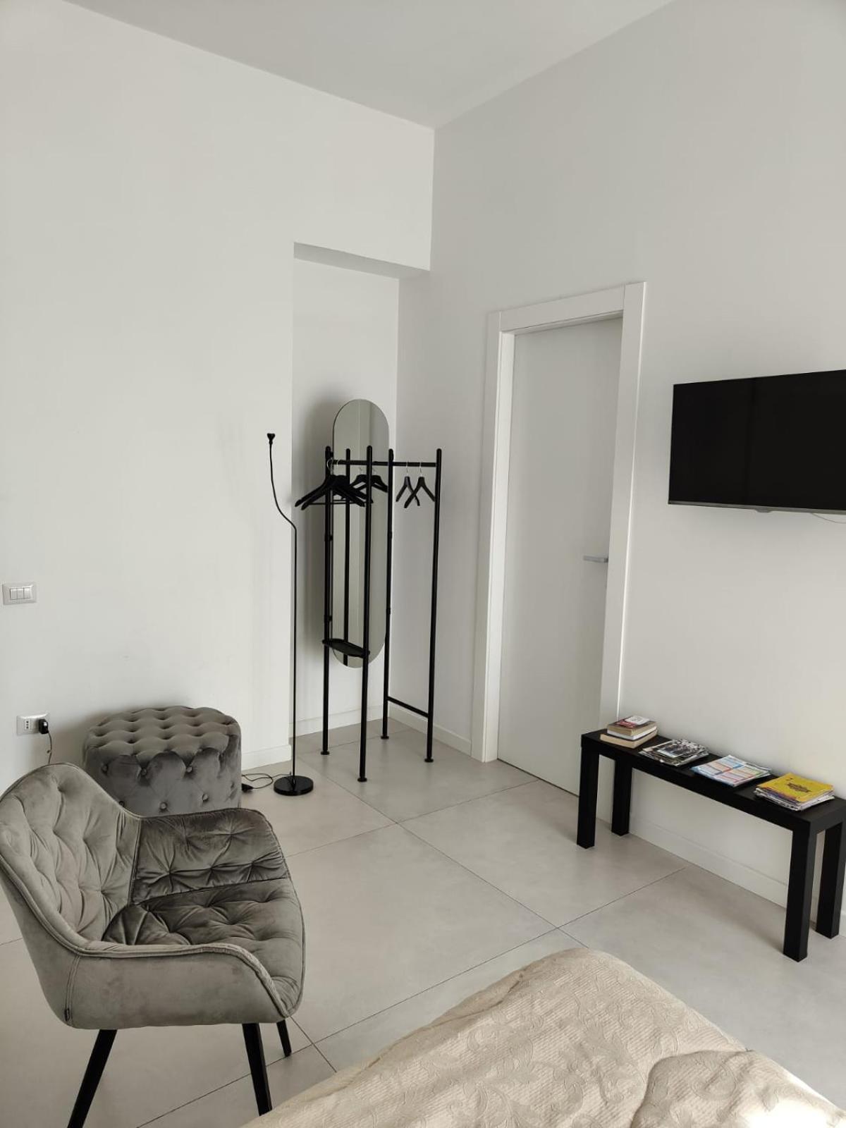 Bed and Breakfast Oasi Al Centro Con Parcheggio Salerno Exterior foto