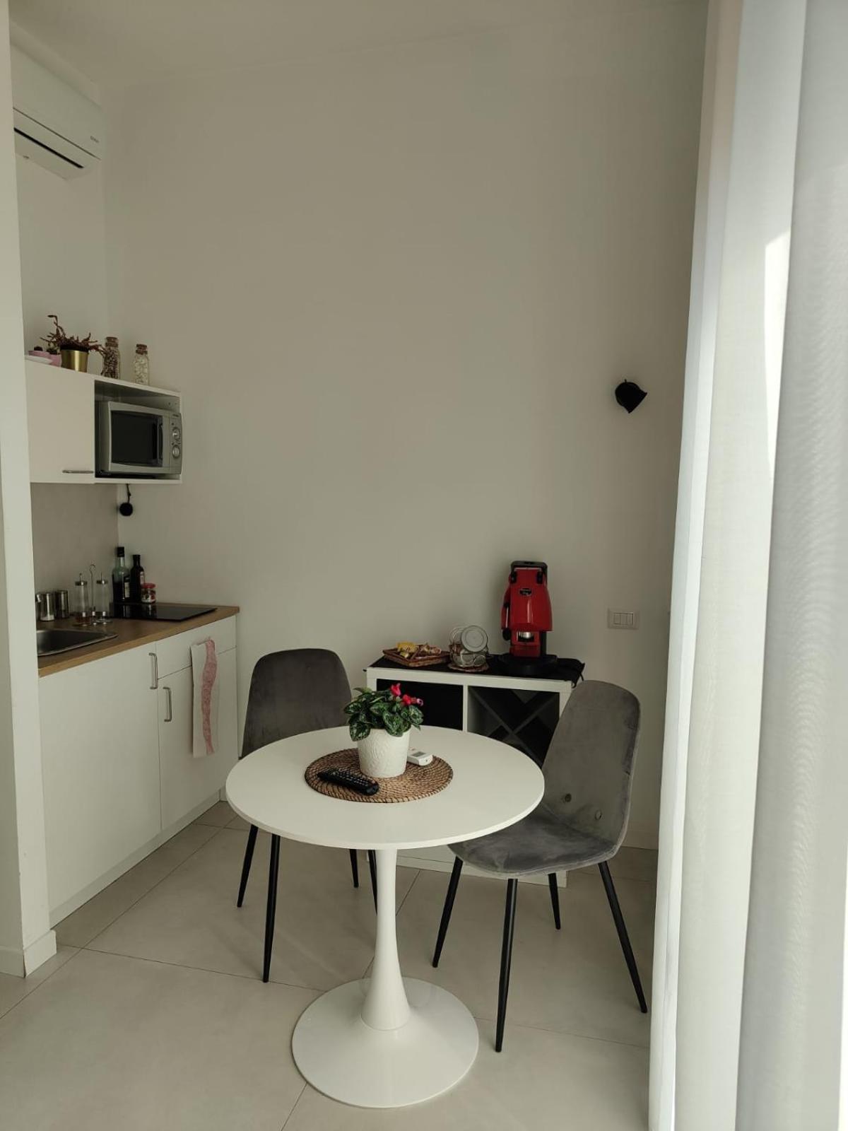 Bed and Breakfast Oasi Al Centro Con Parcheggio Salerno Exterior foto